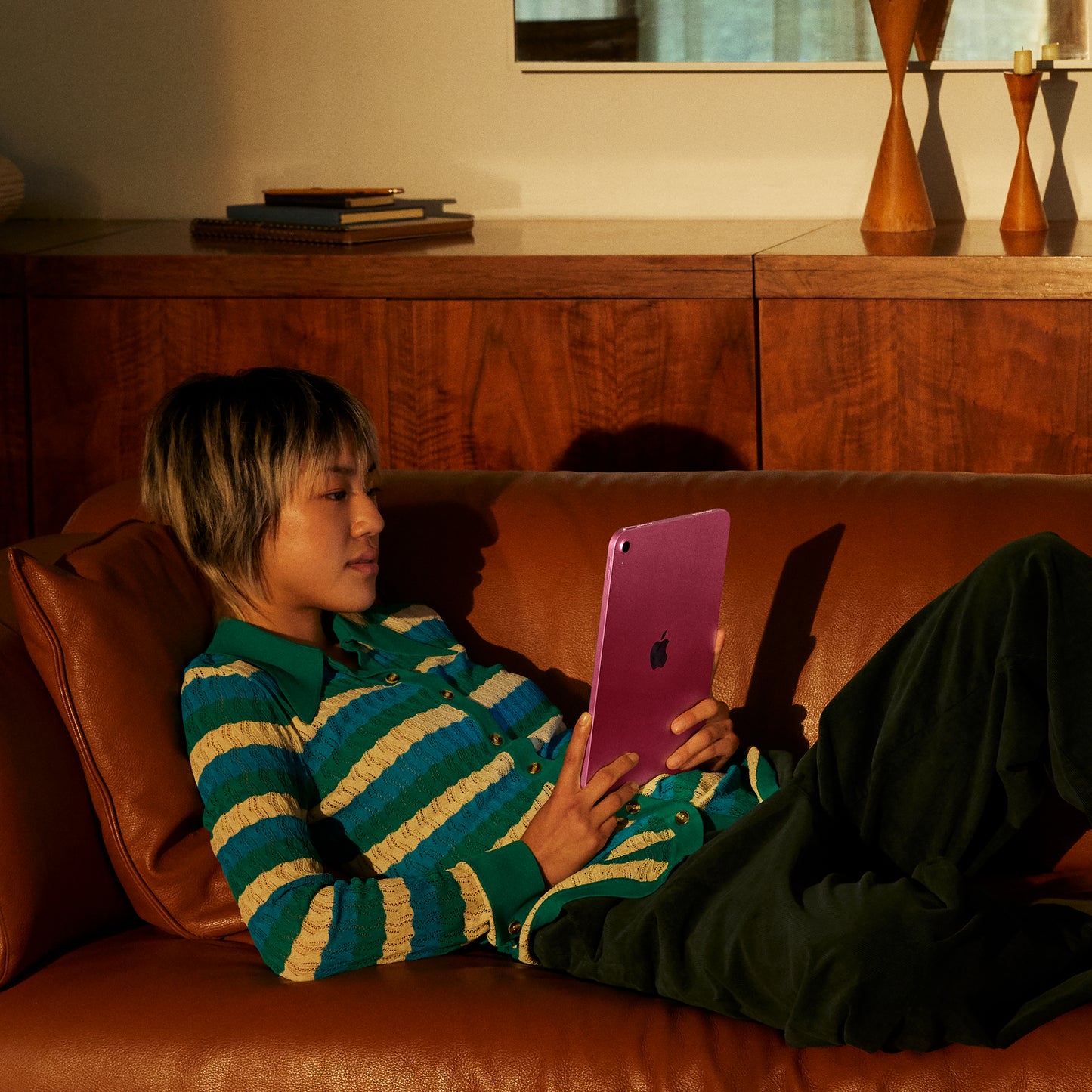 r2068_iPad_A16_Cellular_Blue_PDP_Image_Avail_Position_6__en-IN
