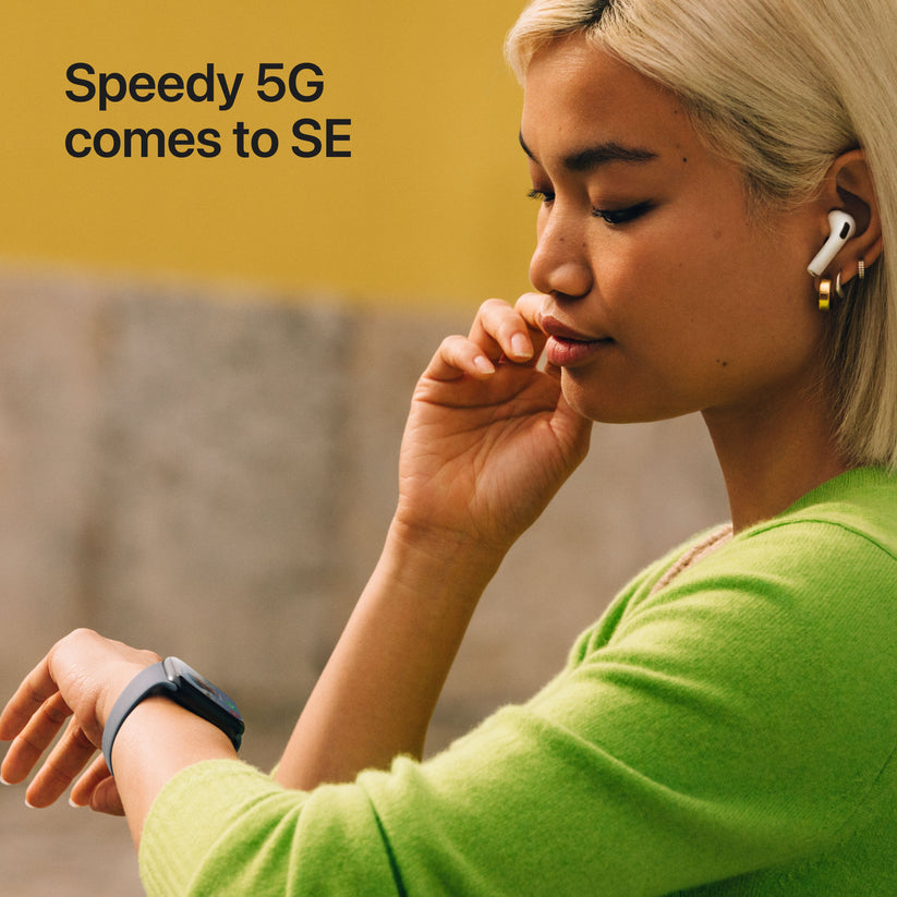 Apple_Watch_SE_3_40mm_LTE_Midnight_Aluminium_Sport_Band_Midnight_PDP_Image_Position_4__en-IN