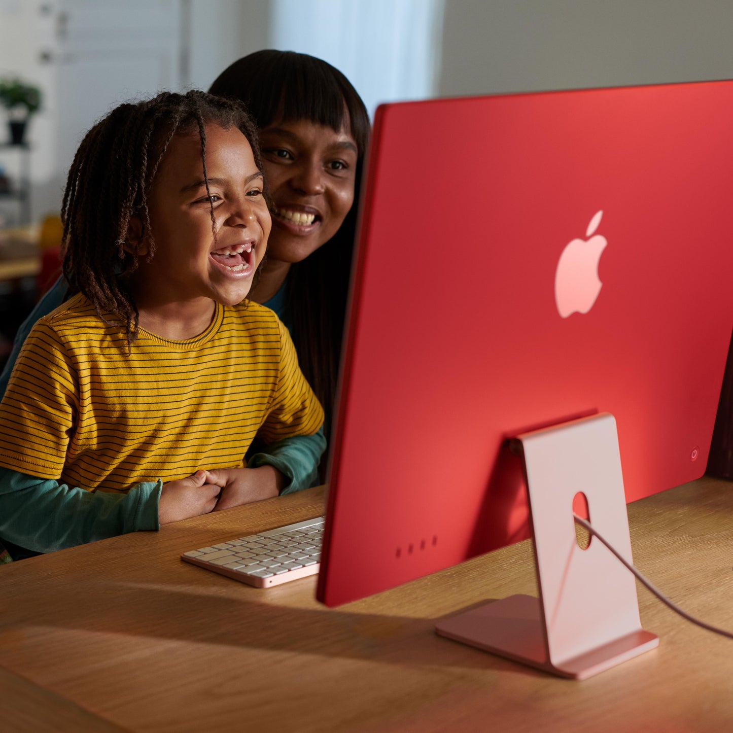 24-inch iMac with Retina 4.5K display: Apple M3 chip with 8‑core CPU and 10‑core GPU, 512GB SSD - Orange
